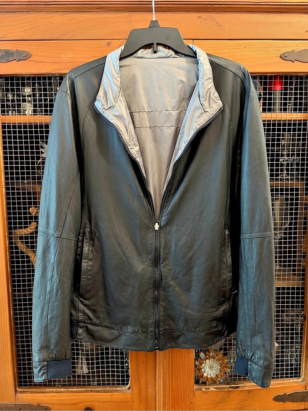 Saks Fifth Avenue Black Lambskin Leather Jacket Made in Italy XL 44
